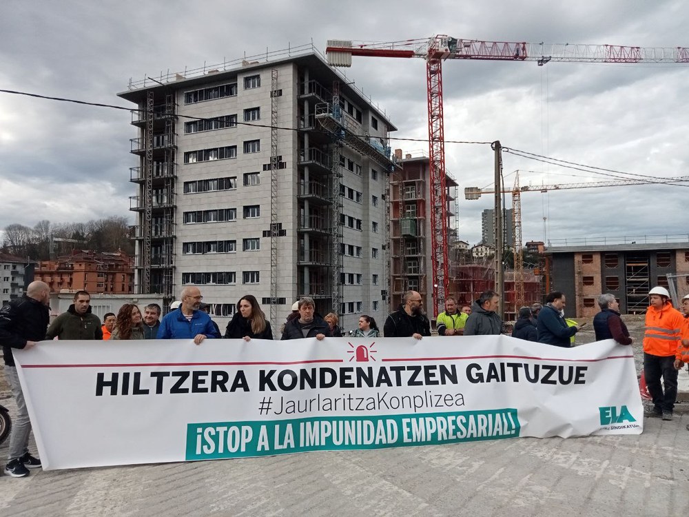 Concentración en Lezo para denunciar la muerte de un trabajador de la construcción