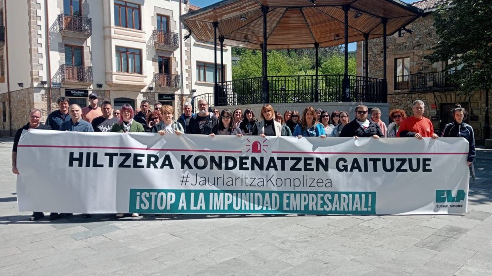 Concentración para denunciar el accidente de Artzentales