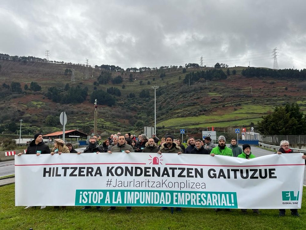 Concentración para denunciar los dos accidentes mortales sucedidos en Ezkerraldea