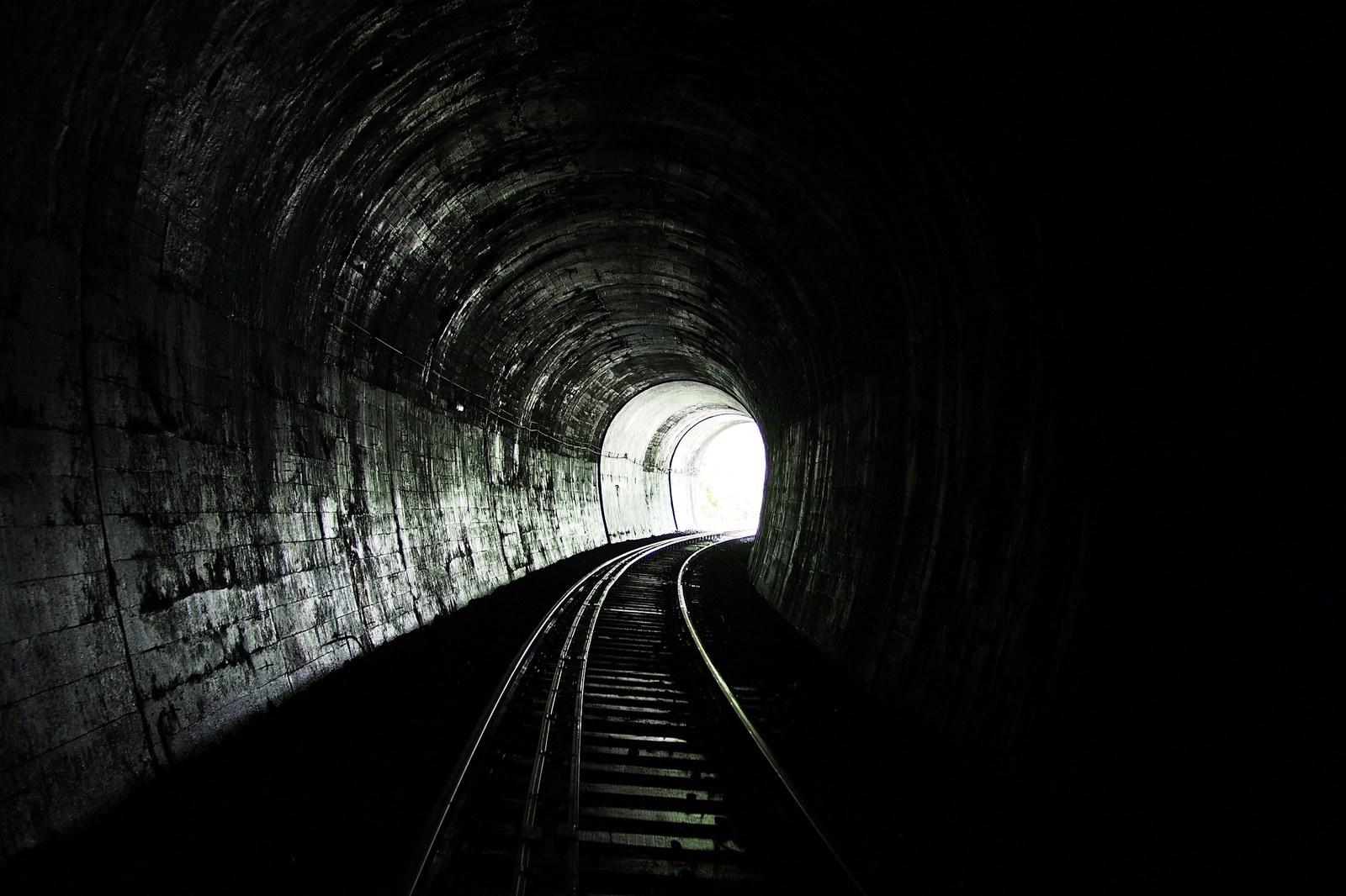 Dos trabajadores heridos graves en las obras de uno de los túneles de la línea de ferrocarril entre Eibar y Ermua Dos trabajadores heridos graves en las obras de uno de los túneles de la línea de ferrocarril entre Eibar y Ermua