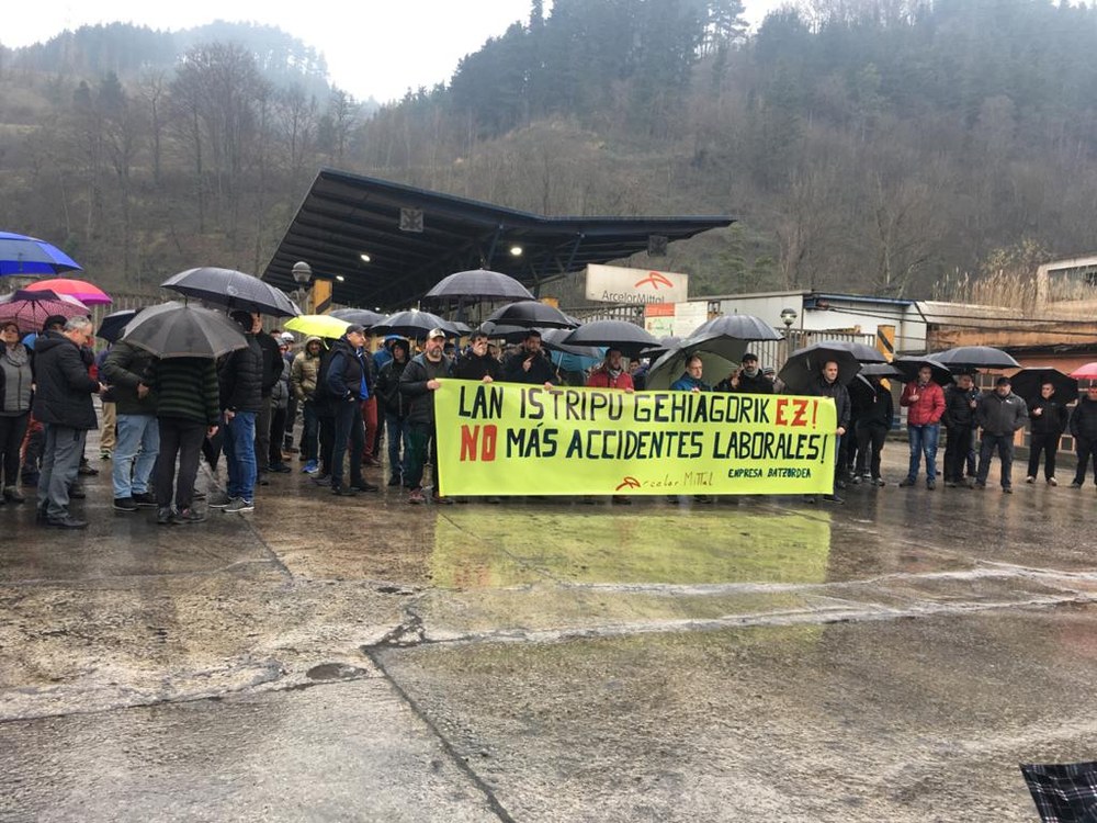 Paro de 24 horas en Arcelor Mittal para denunciar el accidente laboral mortal ocurrido en Olaberria