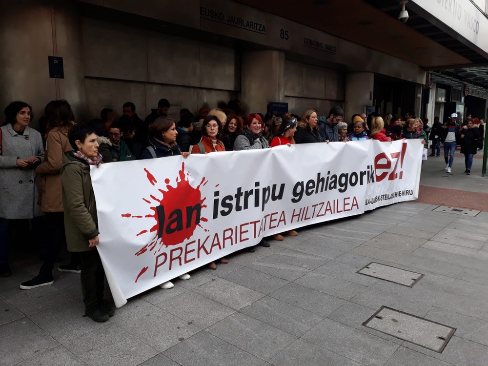 Denuncian en Bilbao el accidente laboral mortal de una empleada de hogar y la precariedad y explotación del sector