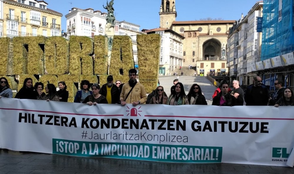 ELA se concentra para denunciar el accidente laboral mortal en Berguenda