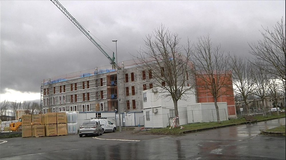Fallece un trabajador de la empresa Excavaciones Mendiola en Gasteiz, atrapado por una excavadora