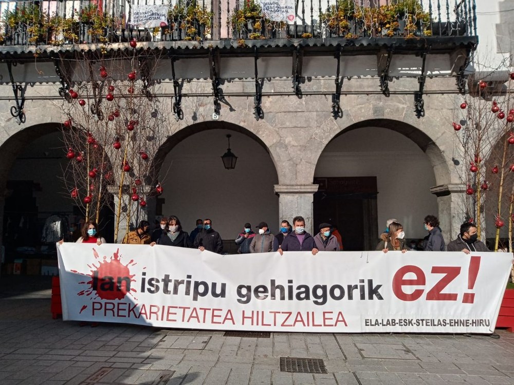 ELA, LAB, ESK STEILAS, EHNE e HIRU denuncian en Azpeitia la falta de voluntad política para acabar con los accidentes laborales