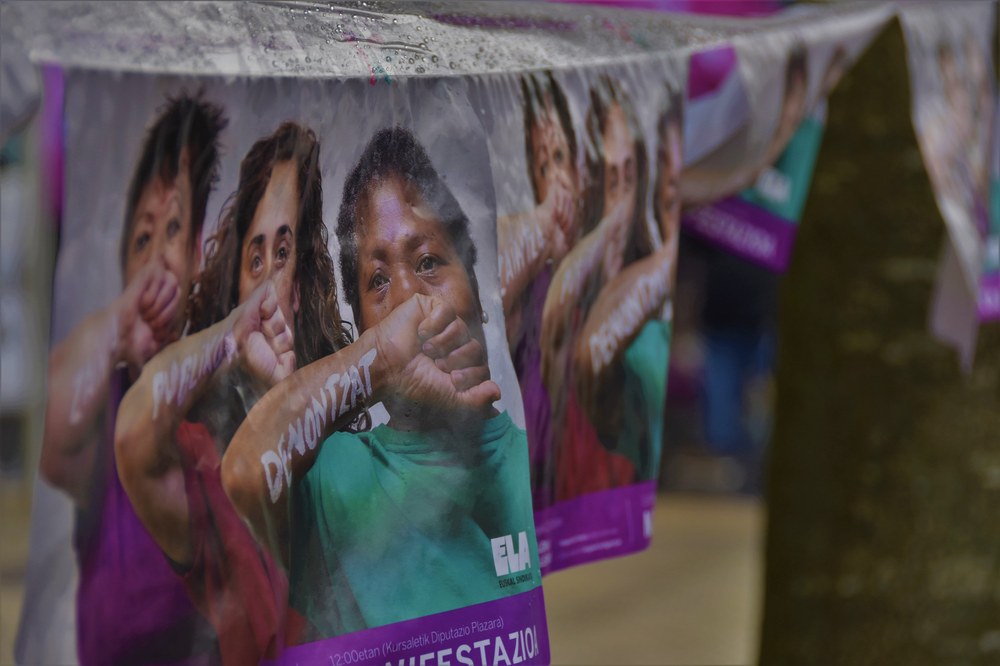 Las trabajadoras denuncian que la empresa Biharko Gipuzkoa plantea recortes y que la calidad del servicio es cada vez peor