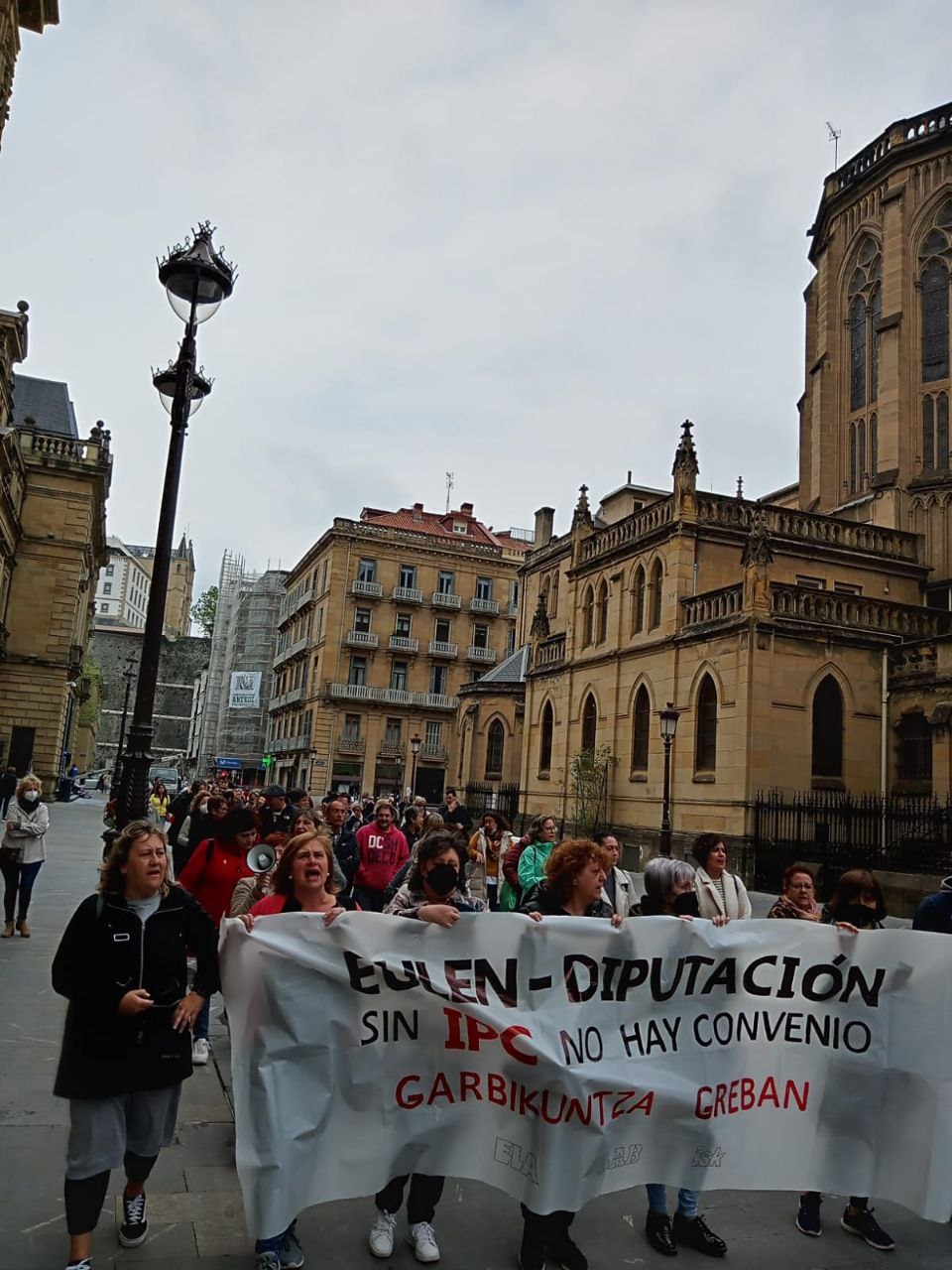Amplio seguimiento de la huelga de las trabajadoras subcontratadas de la limpieza de la Diputación de Gipuzkoa