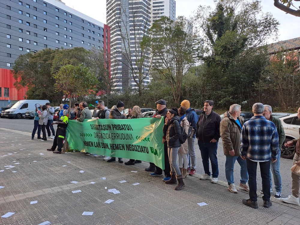 Amplio seguimiento de la última jornada de huelga en los centros de la Diputación de Bizkaia