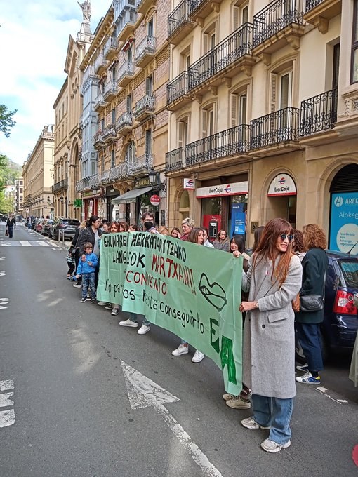 Concentración del comercio textil de Gipuzkoa por un convenio que mejore sus condiciones de trabajo