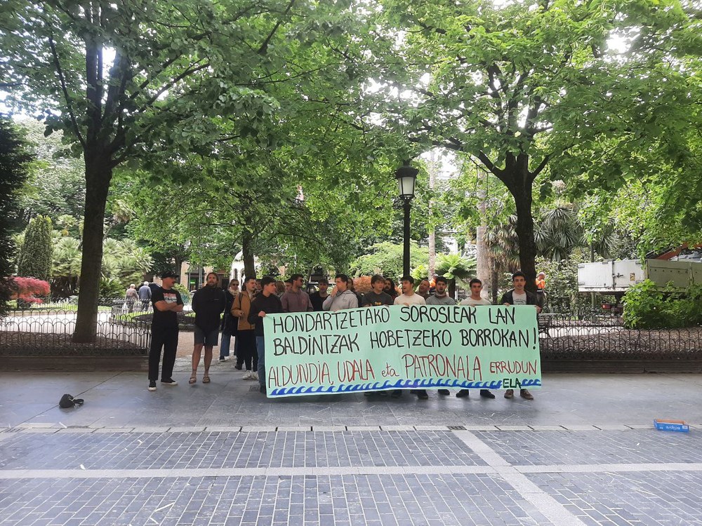 Concentración  frente a la Diputación en defensa de un convenio propio