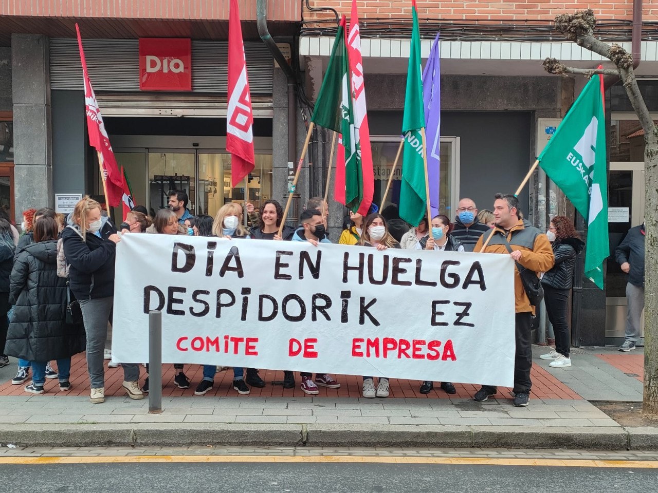 El comité de empresa de supermercados DIA convoca una jornada de huelga el día 25 de marzo ante los despidos de 6 trabajadoras