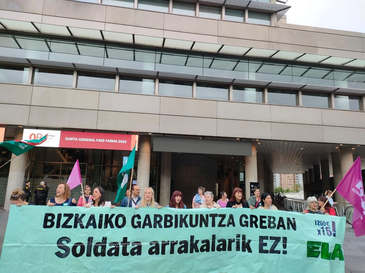 El Gobierno vasco consiente la brecha salarial, mientras organiza un Congreso propagandístico en Bilbao