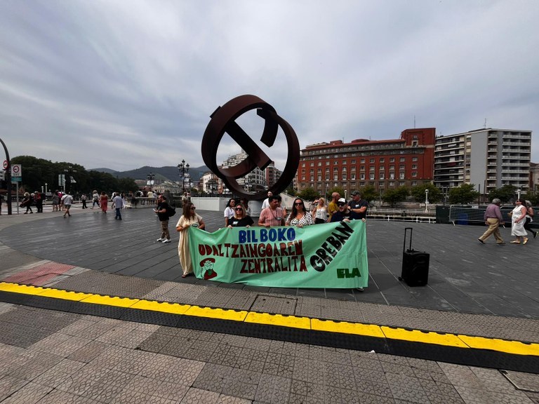 ELA llama a la huelga en la centralita de la policía municipal de Bilbao durante la Aste Nagusia