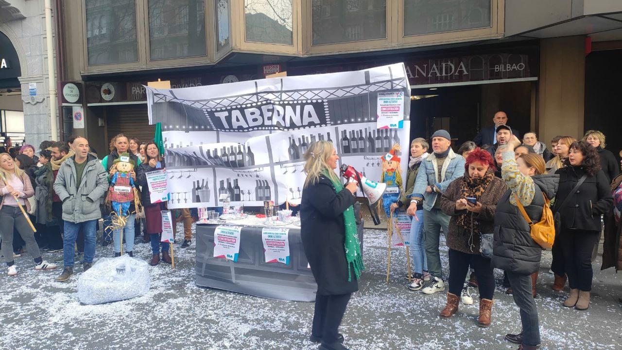 ELA se concentra para denunciar el bloqueo de las negociaciones ELA se concentra para denunciar el bloqueo de las negociaciones