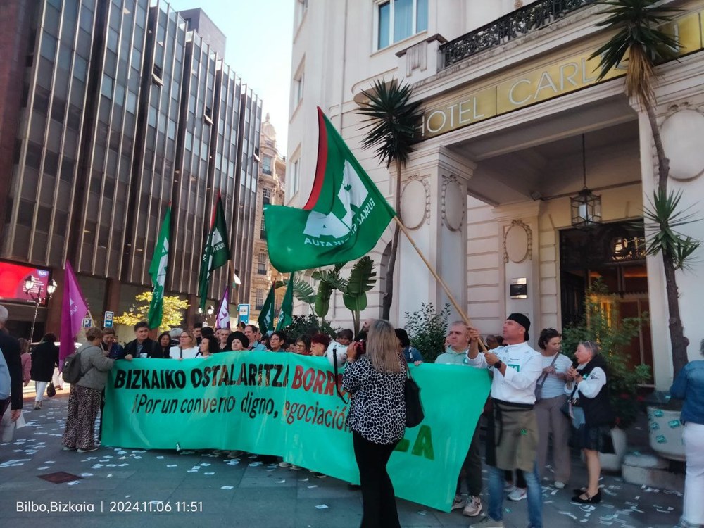 ELA se concentra para denunciar el bloqueo del convenio