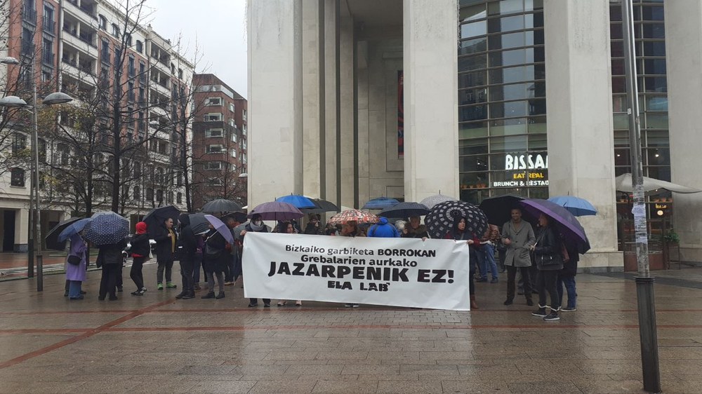 ELA y LAB denuncian acoso a huelguistas