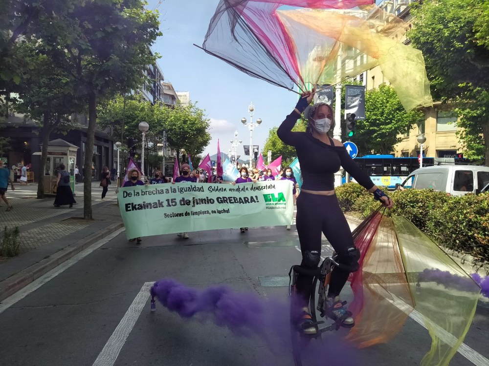 Por primera vez en la CAPV, todos los subsectores de limpieza de edificios y locales han secundado la huelga para erradicar la brecha salarial