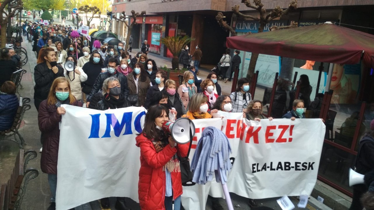 Exitosa campaña de movilización para exigir el fin de la brecha salarial en el sector de la limpieza en Bizkaia Exitosa campaña de movilización para exigir el fin de la brecha salarial en el sector de la limpieza en Bizkaia