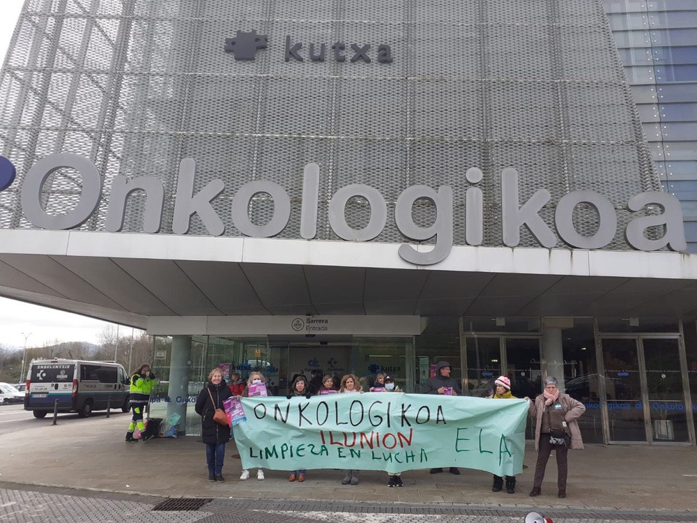 Exitosa primera jornada de huelga en el servicio de limpieza del Oncológico de Donostia