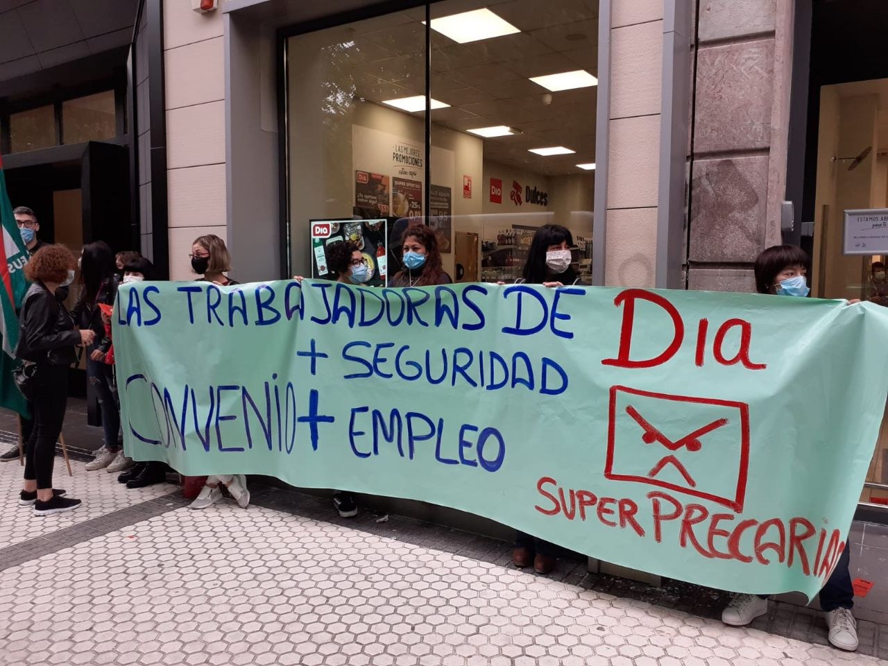 Huelga de las trabajadoras de supermercados Dia por un convenio digno