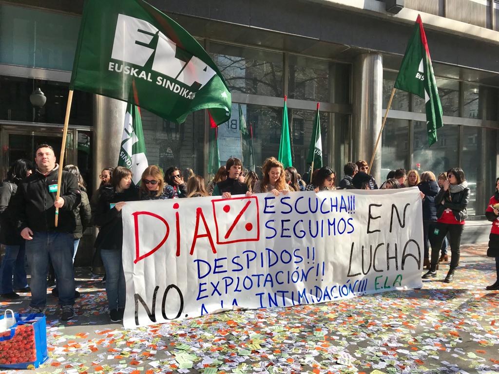 Las trabajadoras de los Supermercados DIA acuerdan sustituir la huelga indefinida por convocatorias en días concretos