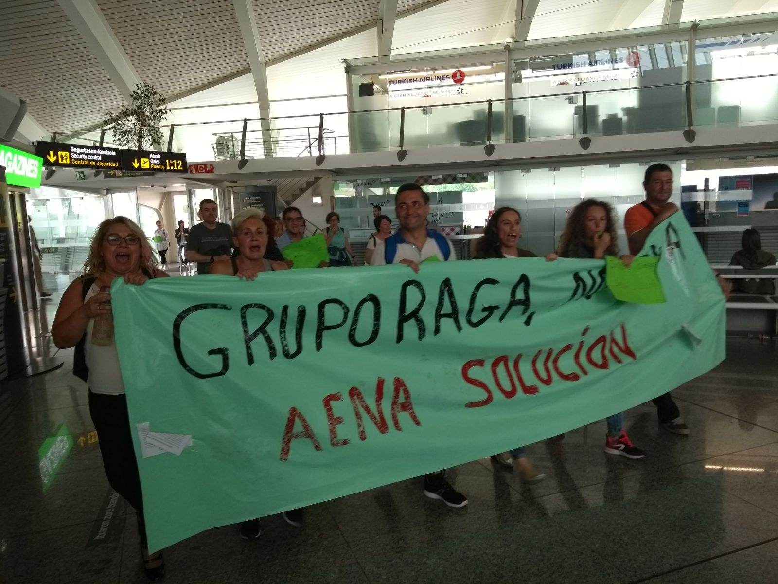 La historia se repite en la limpieza del Aeropuerto de Bilbao