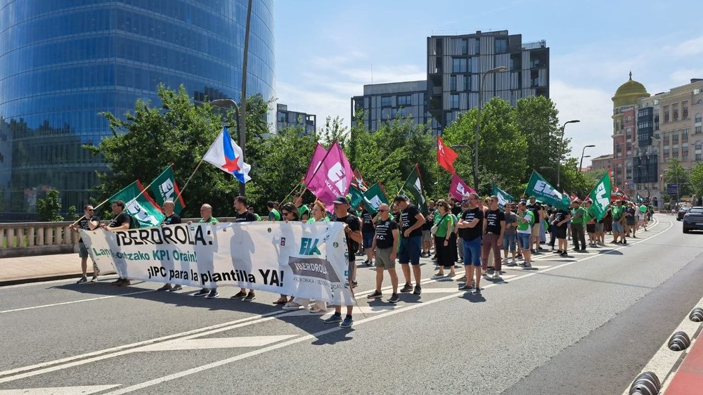 Iberdrola obtiene beneficios millonarios y mantiene salarios congelados