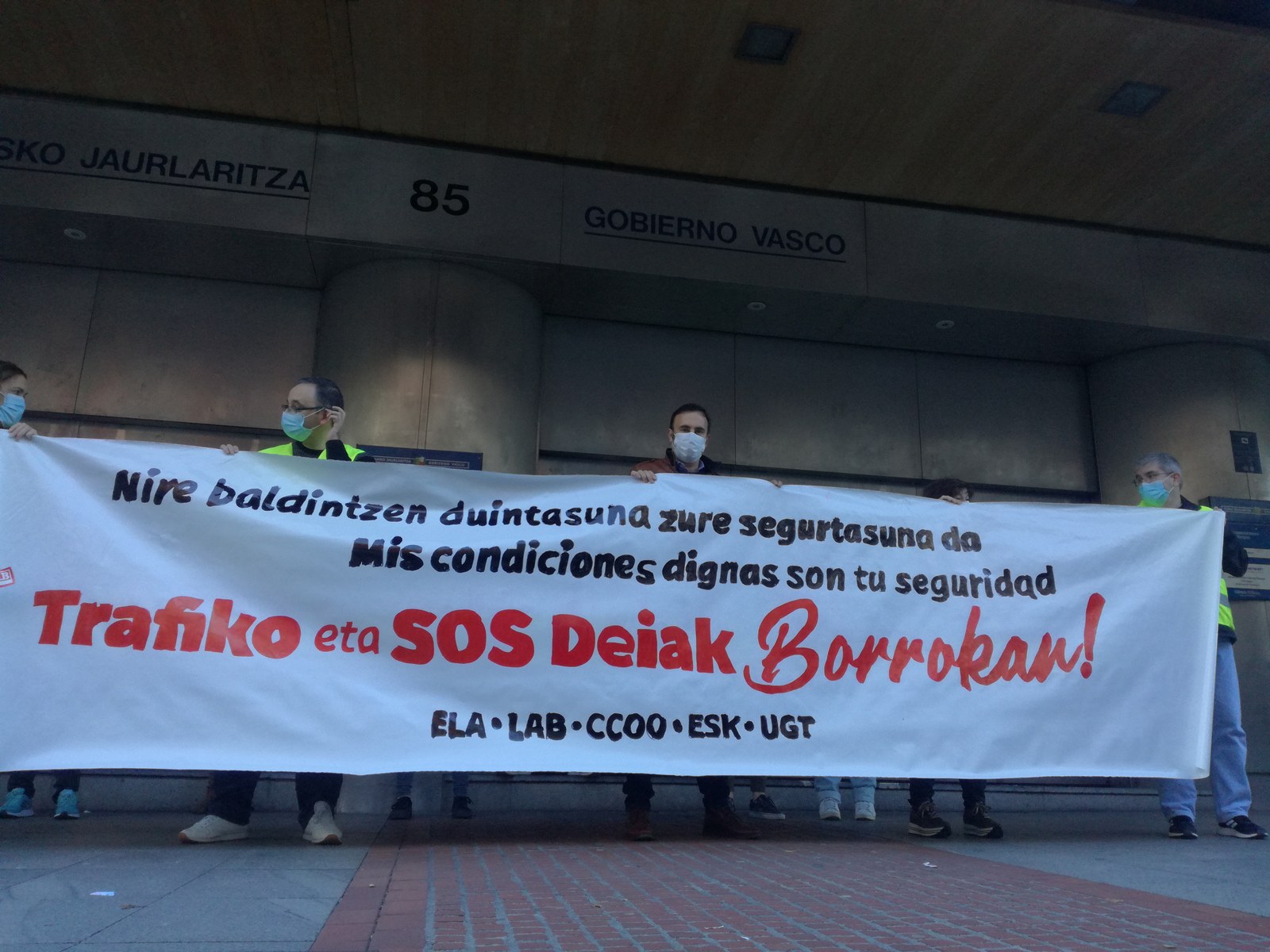 La plantilla de Tráfico y SOS Deiak  exige al Gobierno Vasco que ponga fin a la precariedad laboral que sufren