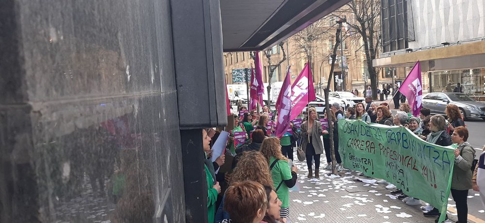 Las empresas y Osakidetza siguen bloqueando la negociación del sector limpiezas del servicio de salud público