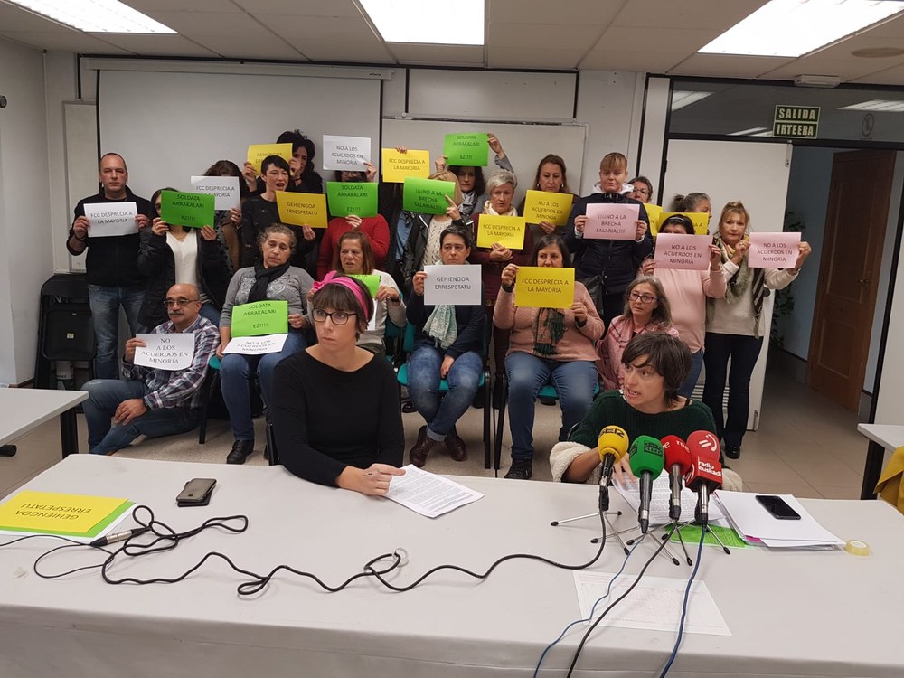 Las trabajadoras de limpieza de edificios y locales del Ayuntamiento de Donostia desconvocan la huelga tras una asamblea