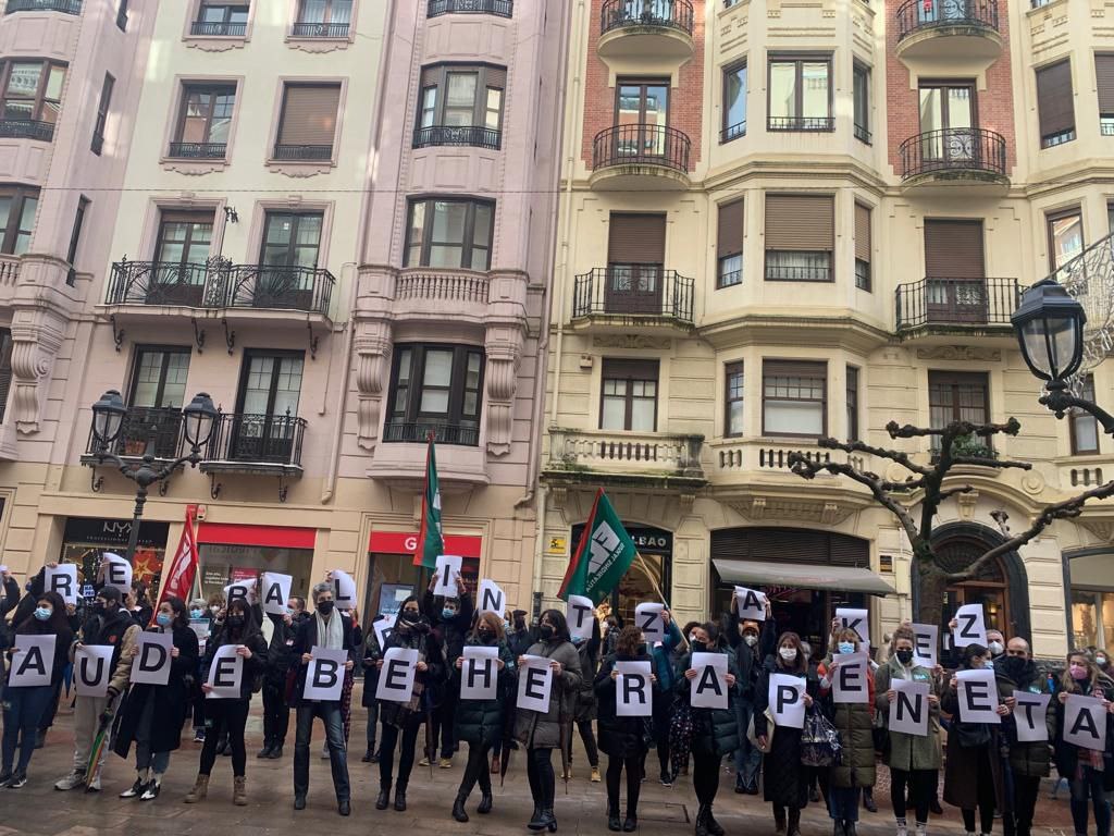 Las trabajadoras del Comercio de Bizkaia denuncian que sus condiciones no están de rebajas