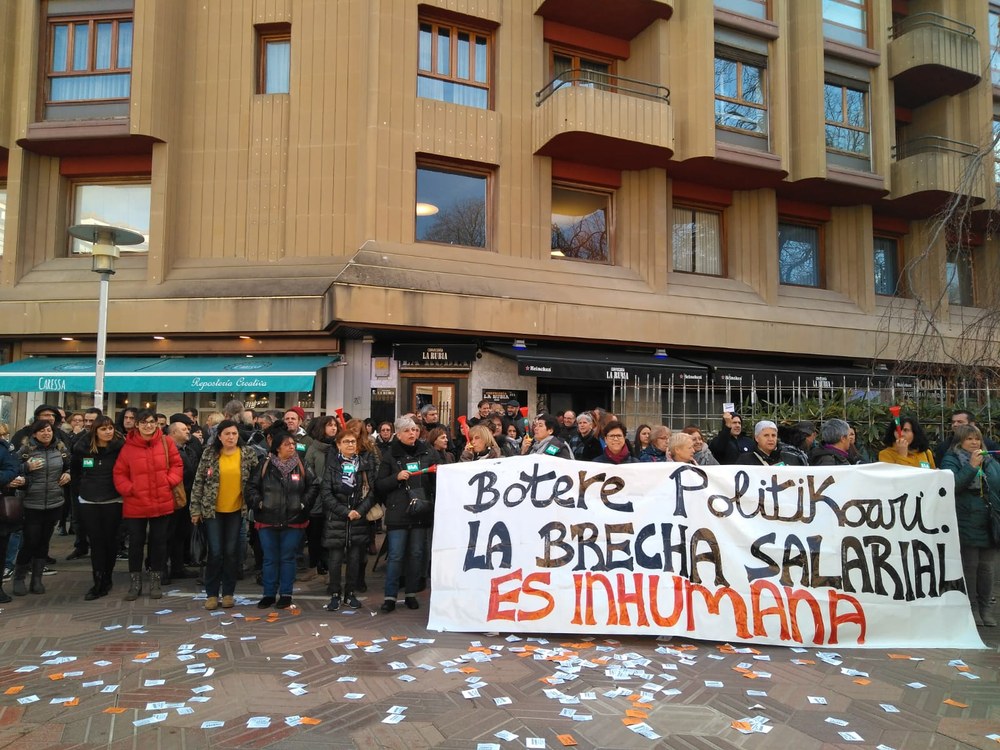 Las trabajadoras del servicio de limpieza de las comisarías y edificios judiciales de Gipuzkoa llevan 83 días en huelga