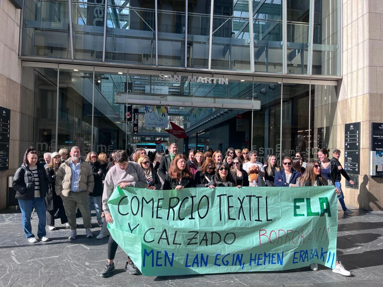 Las trabajadoras se concentran en contra del convenio estatal de la nueva patronal ARTE