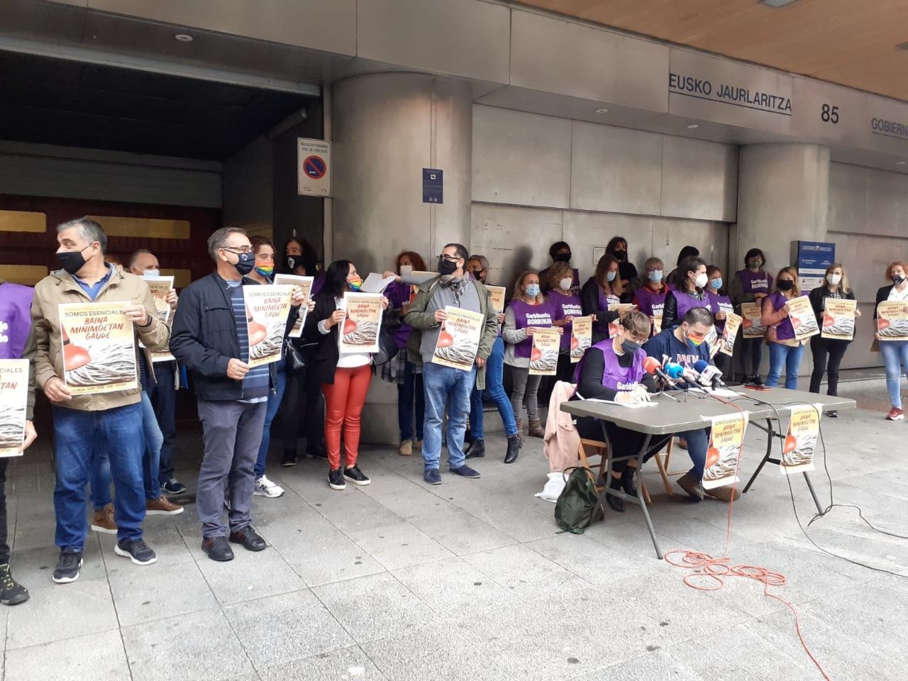 Limpiadoras subcontratadas de centros educativos denuncian su precariedad laboral y anuncian una intensificación de las movilizaciones
