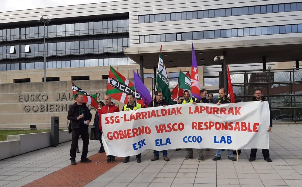 Movilizaciones para exigir al Gobierno Vasco que vete la adjudicación del servicio de transporte sanitario a empresas morosas