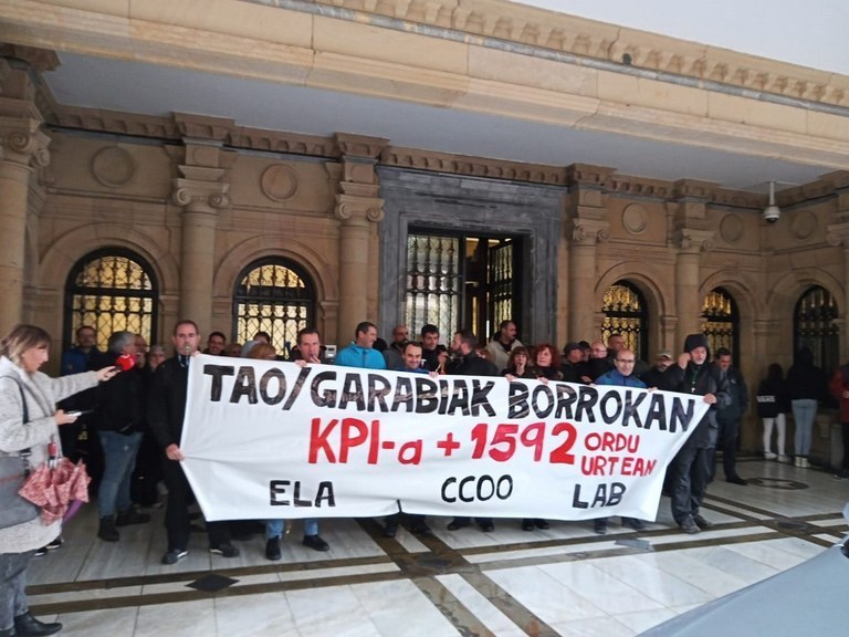 OTA y Grúas de Gipuzkoa alargan la huelga hasta el 27 de noviembre