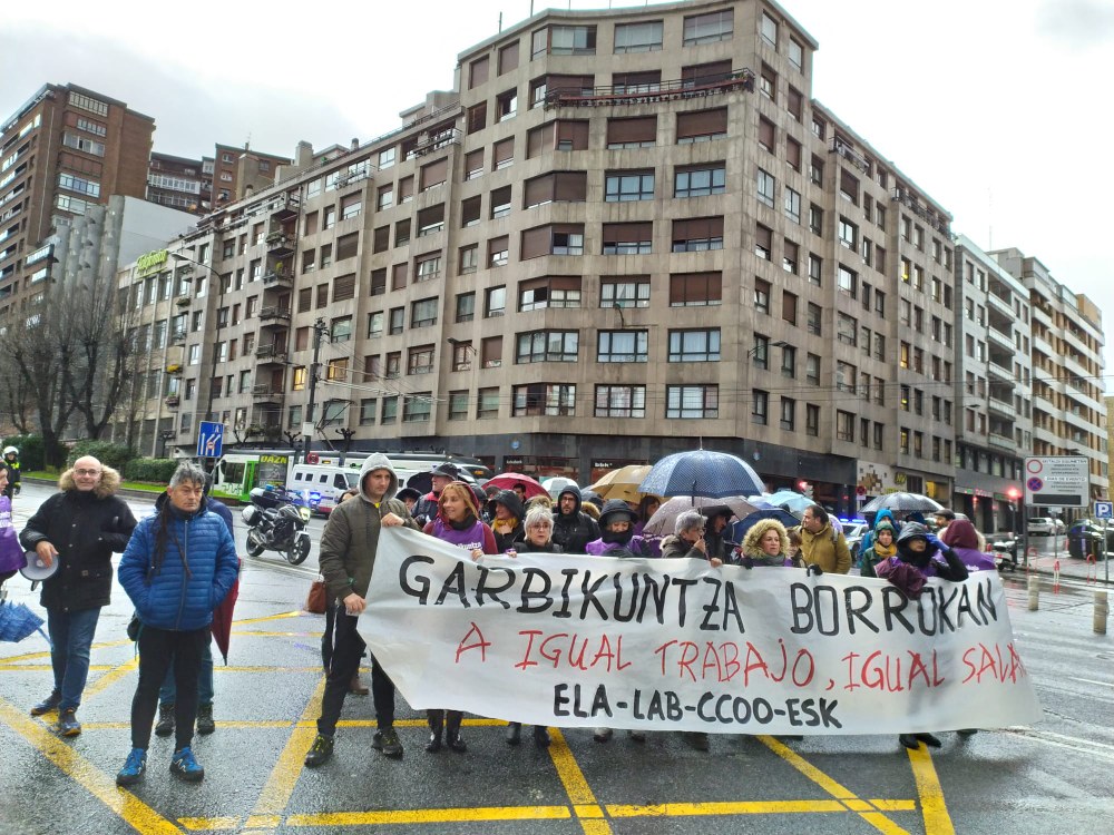 Trabajo suprime el derecho a la huelga de las trabajadoras de limpieza subcontratadas por Educación