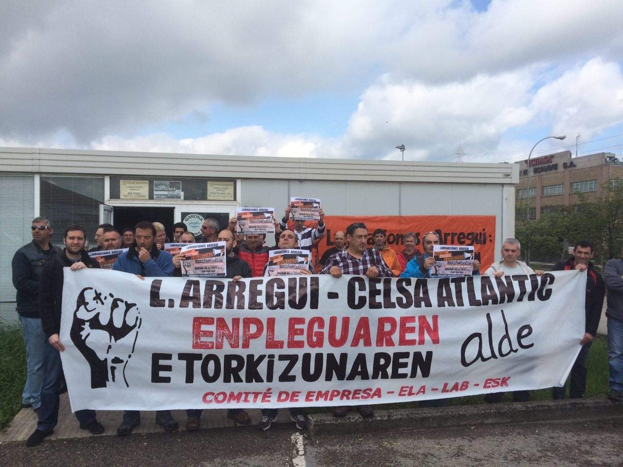 150etik gora enpresa-komitek bat egin dute Laminaciones Arreguiko ELA, LAB eta ESKk deitutako manifestazioarekin