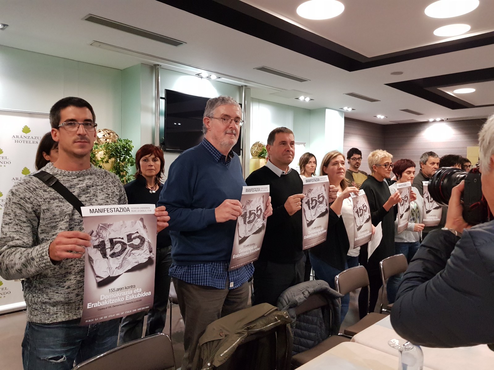 155.aren aurkako eta demokrazia eta erabakitzeko eskubidearen aldeko manifestazioa