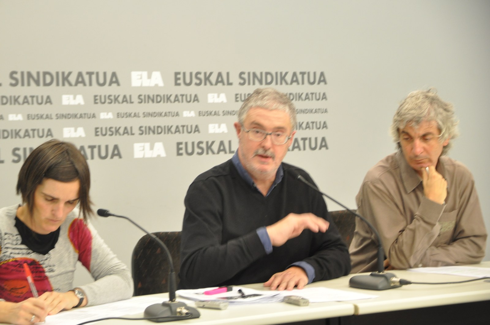 2015eko aurrekontuek Eusko Jaurlaritzak murrizketekin jarraituko duela erakusten dute