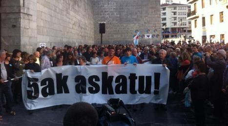 “Bateragune auzia dela-eta preso dauden lagunak berehala askatzea exijitzen dugu”