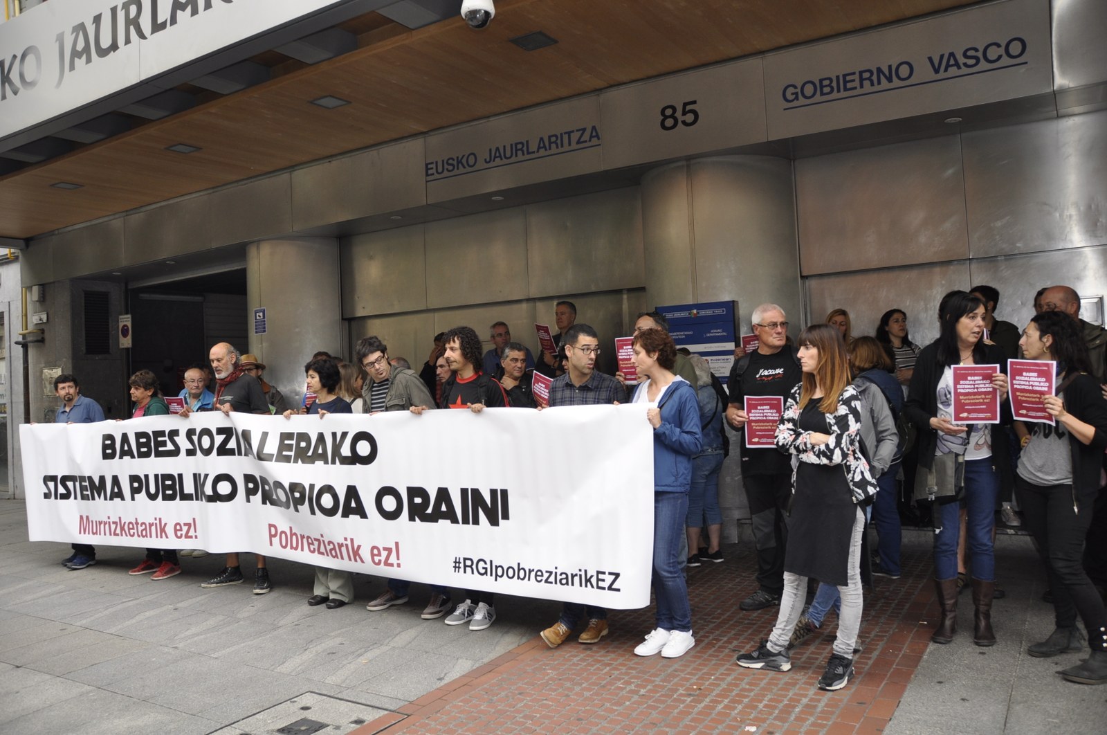 “Eskubide sozialen murrizketak salatzen jarraituko dugu”