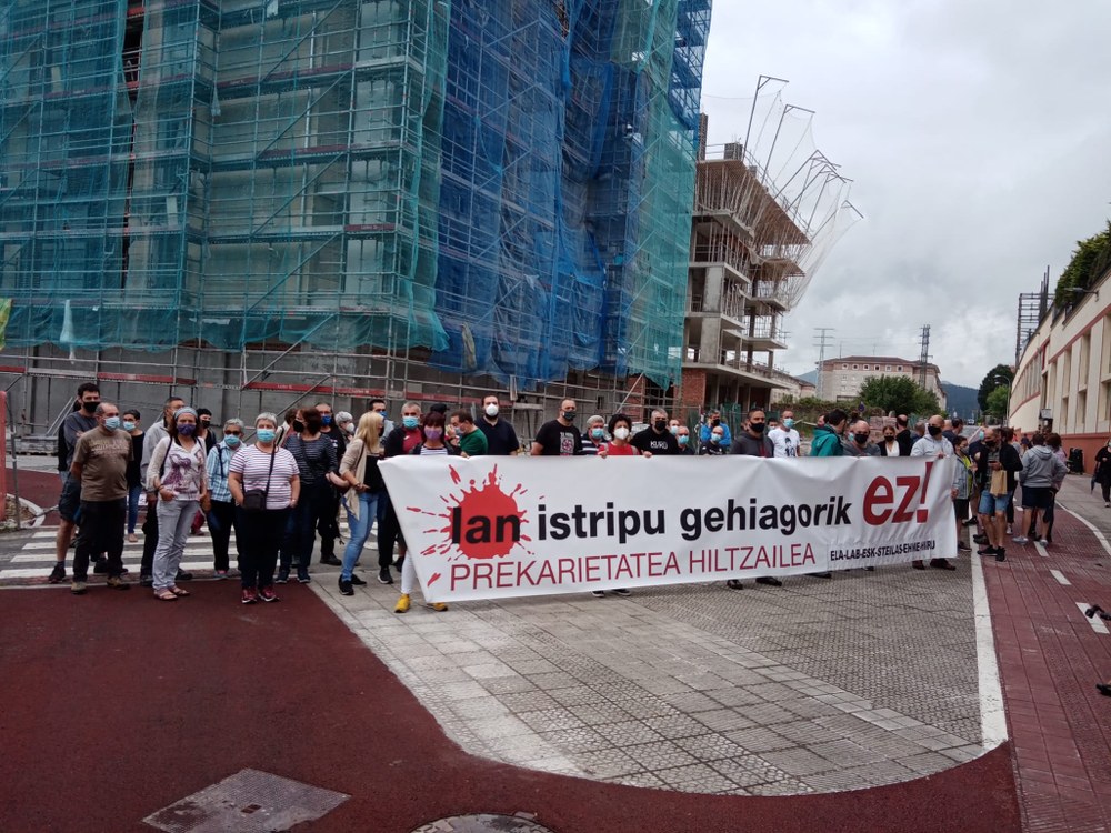 22 urteko langilearen lan heriotza salatzeko elkarreratzea Durangon