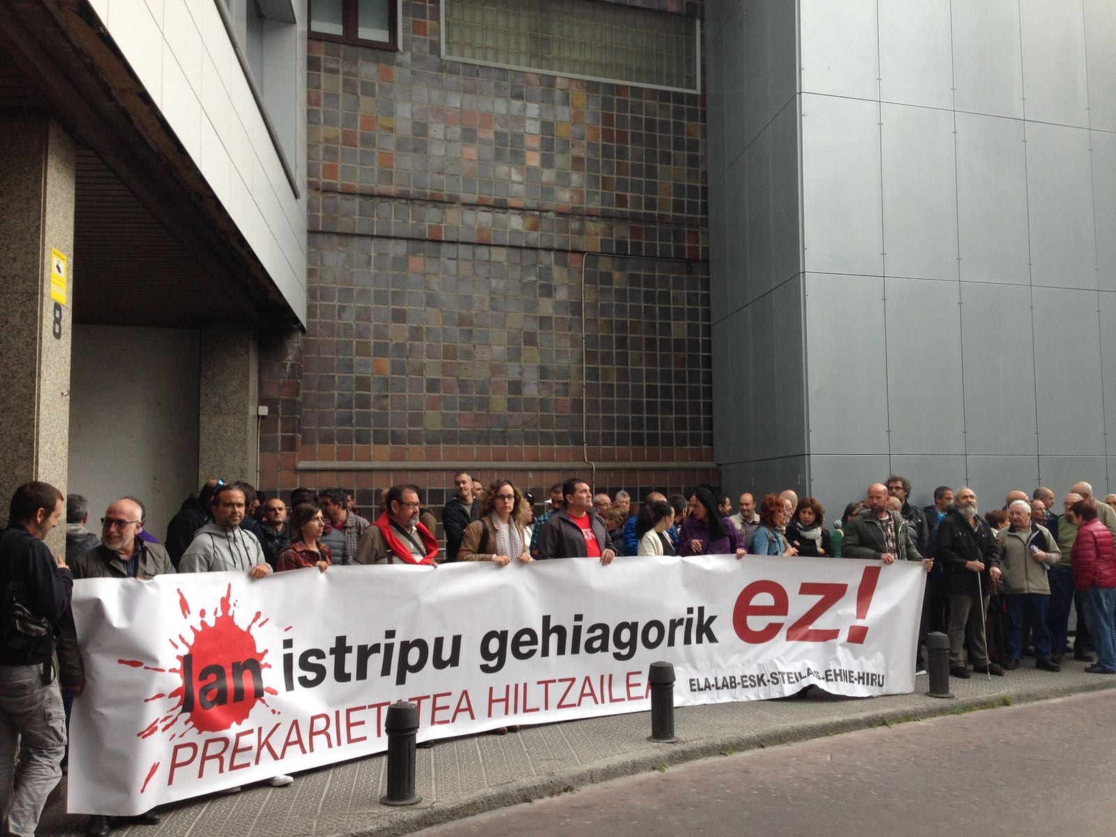 Aste honetan Bilbon izandako lan istripua salatzeko elkarretaratzea