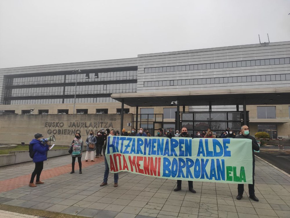 Aita Menniko langileek greba-txanda berria hasi dute lan-baldintzak hobetuko dituen hitzarmen bat lortzeko