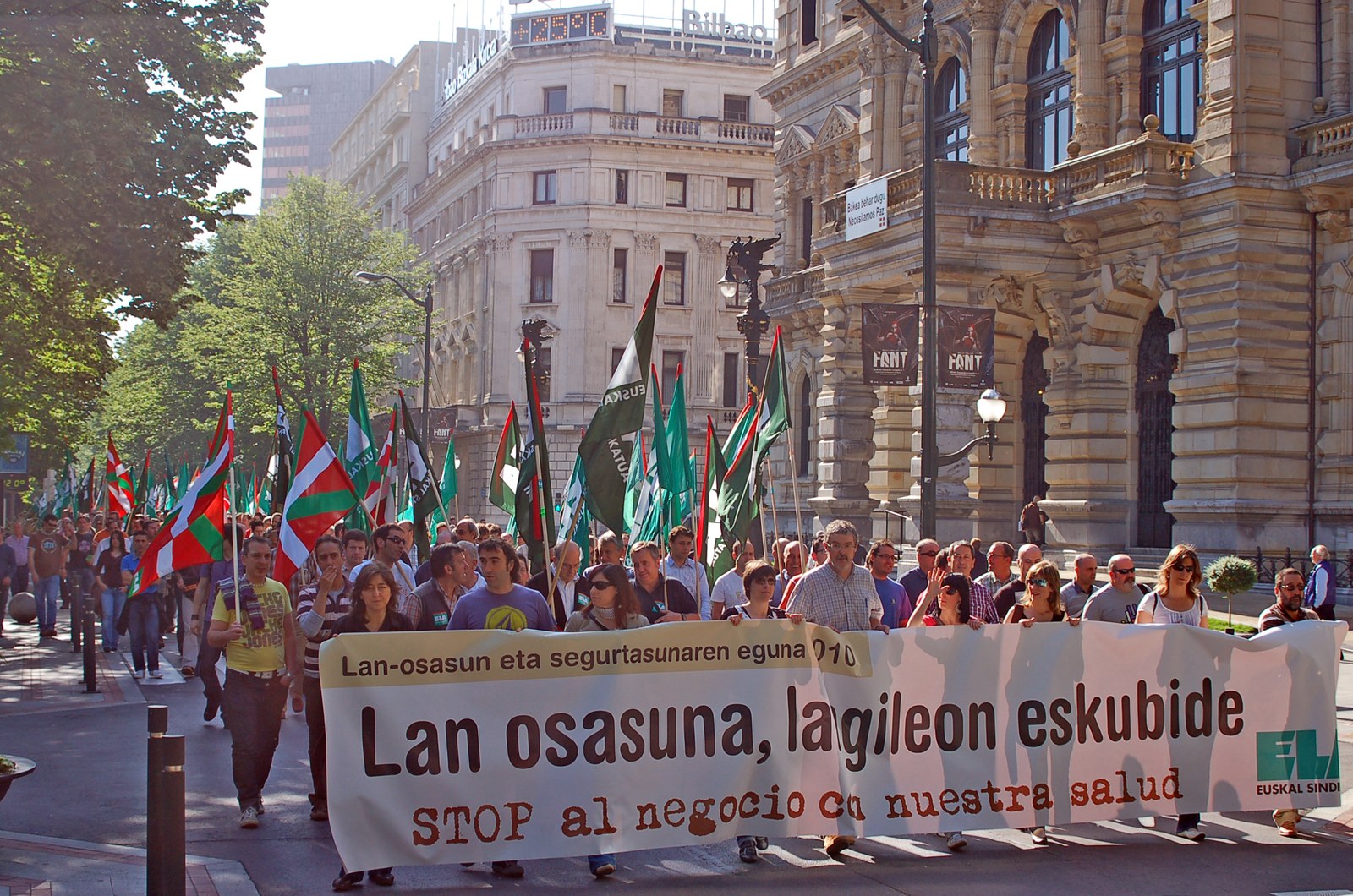 Apirilak 28: gure osasunarekin negozioa egitearen aurka