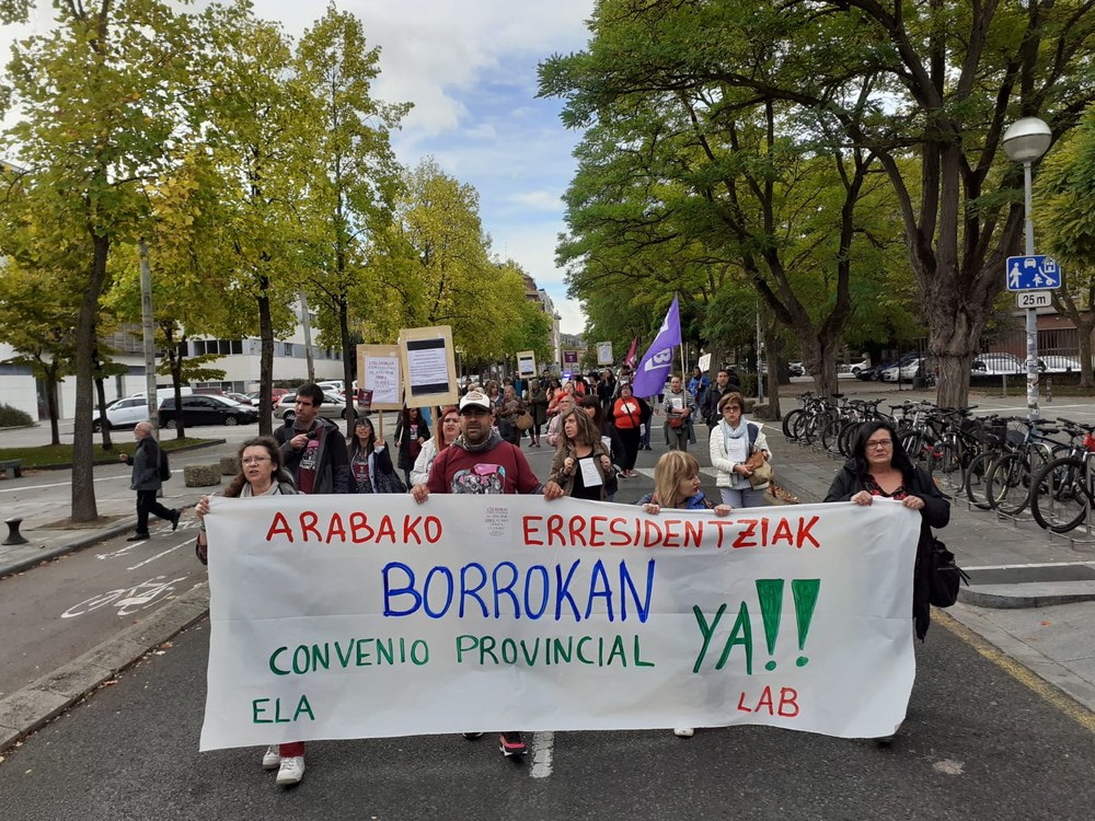 Arabako adinekoen egoitza pribatuetako eta etxebizitza komunitarioetako langileen grebak jarraipen handia izan du