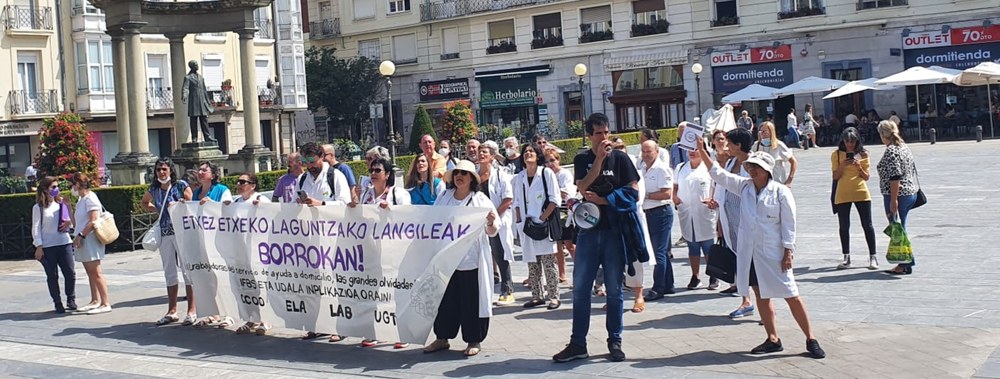 Arabako Etxez Etxeko Laguntza Zerbitzuko (ELZ) langileak kalera itzuli dira hitzarmenaren negoziazioan aurrera egiteko