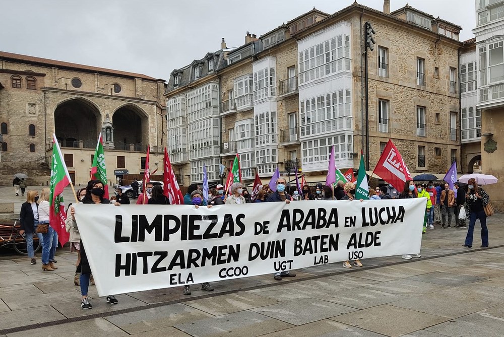 Arabako garbitzaileen mobilizazioak hitzarmenaren alde