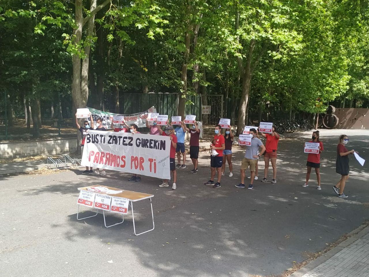 Arabako kirol kudeaketako langileak greban daude gaurtik eta Mendizorrotzako igerilekuak itxita geratu dira